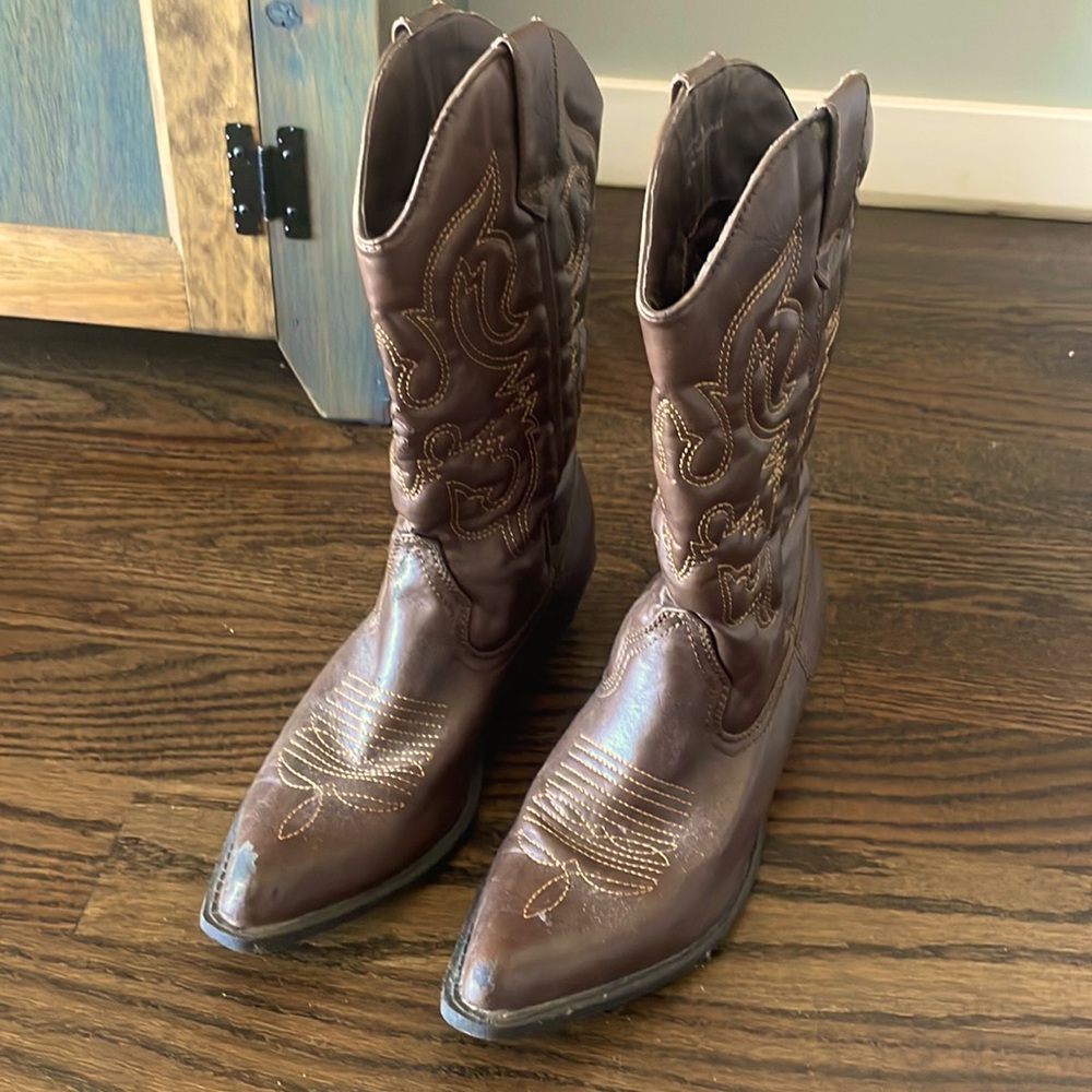 Cowboy boots, perfectly broke in and comfortable. Brown faux leather, size 7.5